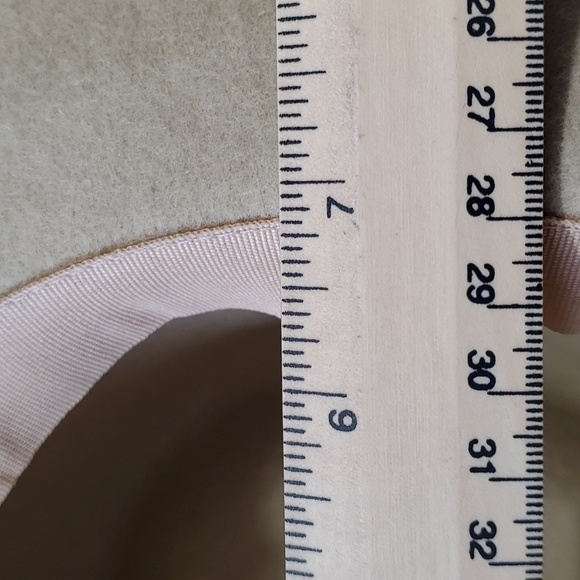 Wool hat, cream color with brown strap. By Universal Thread. Very good condition - Picture 10 of 13